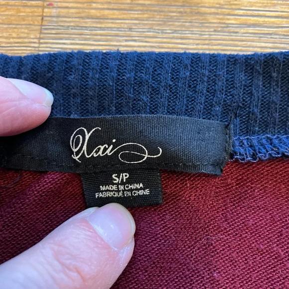 XXI size small‎ navy and burgundy  striped button down cardigan with pockets - Picture 3 of 3